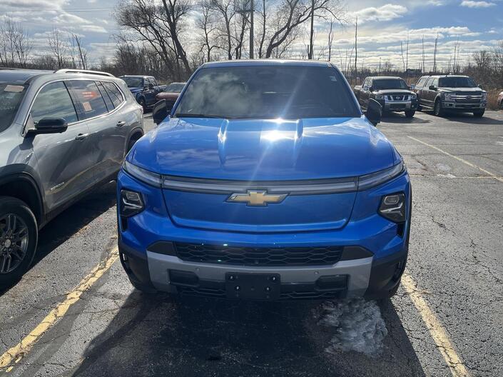 2025 Chevrolet Silverado EV LT Extended Range e4WD PremiumPkg w/SuperCrz Dual-LevelChargeCord 22s Spray-OnBedliner HD-SrrndVsn Milwaukee WI